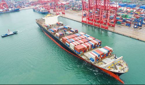 图片新闻 先报后装新模式，为港口集装箱吞吐量注入新增长点，助力货物进出口高效畅通